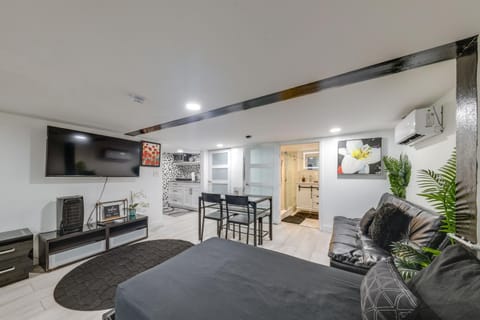 4 Mi to Hard Rock Stadium West Park Escape Apartment in West Park