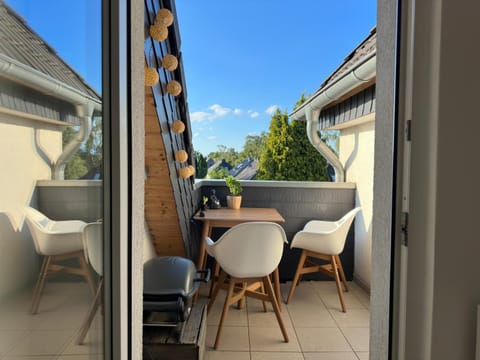 View (from property/room), Balcony/Terrace, Dining area