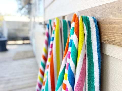 Dwntwn Custer Farmhouse On Main St With Hot Tub House in Custer