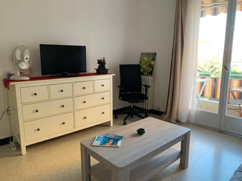 Communal lounge/ TV room, TV and multimedia, hair dresser