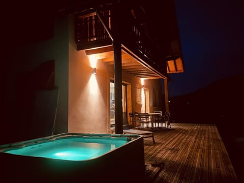 Patio, Hot Tub, Spa and wellness centre/facilities