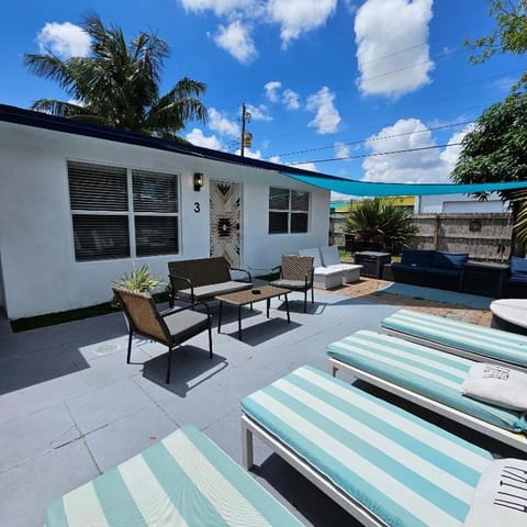 Property building, Patio, Day, View (from property/room), Balcony/Terrace, Living room, Seating area, sunbed