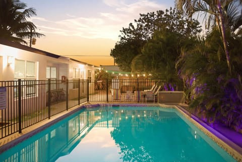 Day, Natural landscape, Pool view, Swimming pool, Sunrise, Sunset, sunbed