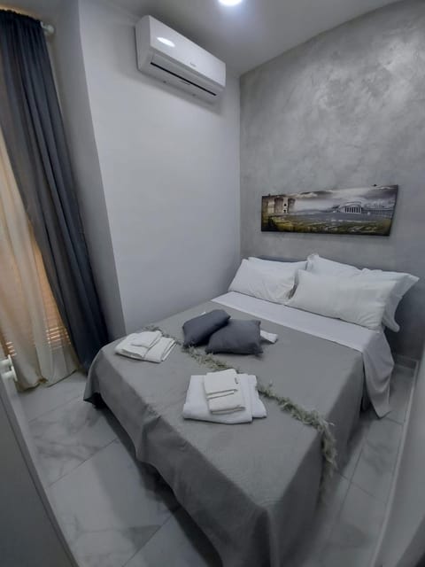 Bed, Photo of the whole room, Bedroom, air conditioner