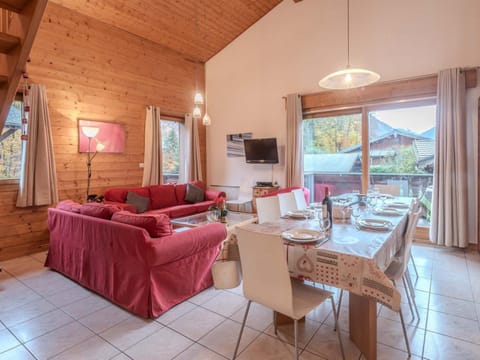 Grand appartement 6 pièces, 9 pers, à 800m centre de Morzine, WiFi, parking - FR-1-754-12 Chalet in Les Gets