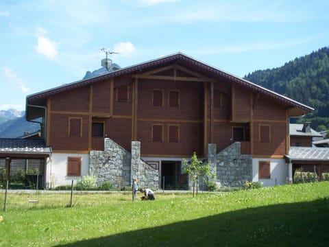 Grand appartement 6 pièces, 9 pers, à 800m centre de Morzine, WiFi, parking - FR-1-754-12 Chalet in Les Gets