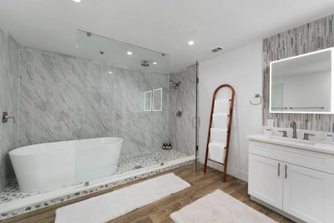 The Gateway - 6BED W Two Houses GameRoom & Pool House in Cedar Park