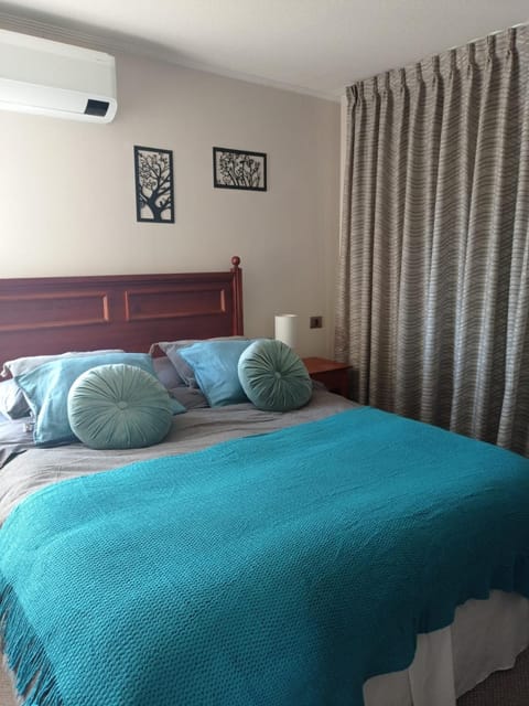 Bedroom, air conditioner
