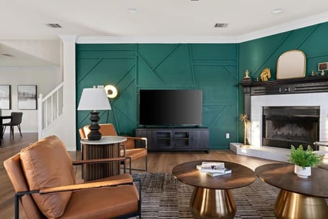 The Mad Hatter - Heated Pool Gameroom & More House in Pflugerville