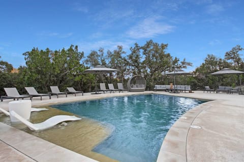 Balcony/Terrace, Swimming pool, Swimming pool