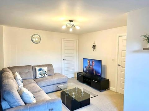 Communal lounge/ TV room, TV and multimedia, Living room