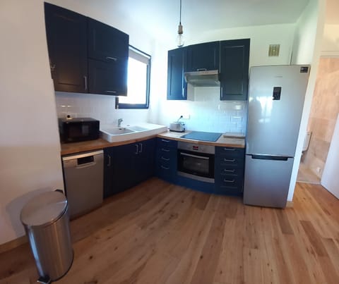 Kitchen or kitchenette, dishwasher, minibar, pet friendly, stove, toaster