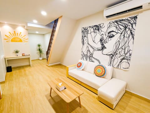 Living room, Photo of the whole room, Seating area, air conditioner