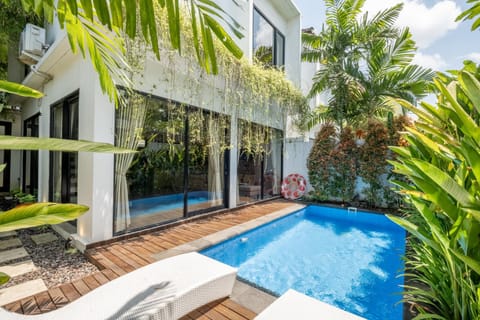 Property building, Pool view, Swimming pool, sunbed