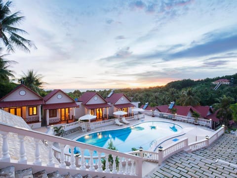 Bird's eye view, Floor plan, Swimming pool, Swimming pool, Sunset