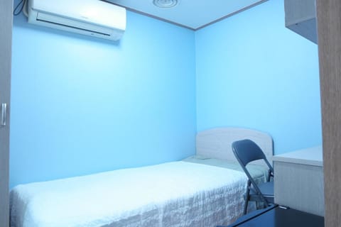 Bed, Photo of the whole room, Bedroom, air conditioner