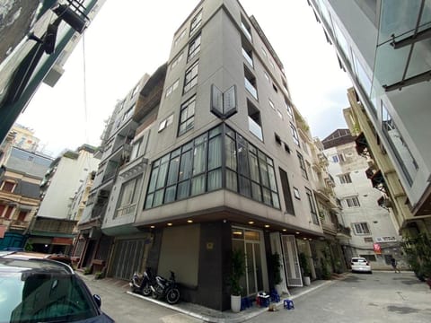 Property building, Day, Neighbourhood, Street view, Location, Parking