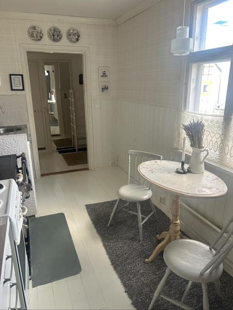 Kitchen or kitchenette, Seating area, Dining area, pet friendly, stove