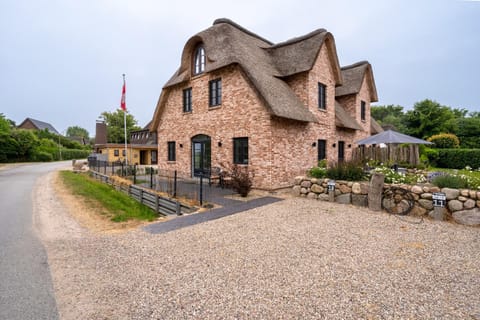 Summer Diek Reetdachhaus Summerdiek 11 House in Sankt Peter-Ording