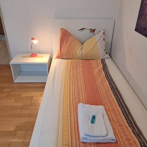 Bed, Photo of the whole room, Bedroom, towels