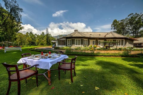 Property building, Garden, Dining area