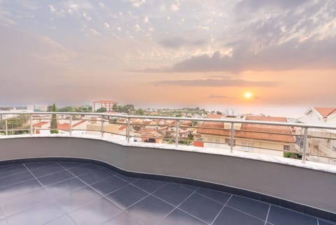 Day, View (from property/room), Balcony/Terrace, City view, Sunrise, Sunset, Quiet street view