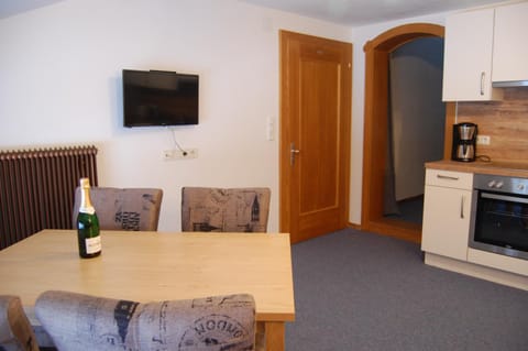 TV and multimedia, Kitchen or kitchenette, Living room, Dining area