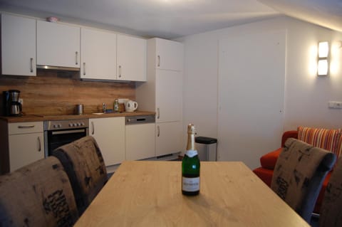 Kitchen or kitchenette, Living room, Seating area, Dining area