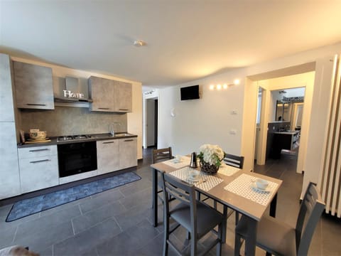 Kitchen or kitchenette, Living room, Dining area, oven, pet friendly, stove, toaster