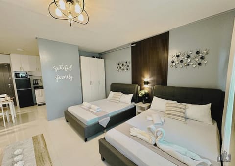 Bed, Kitchen or kitchenette, Living room, Photo of the whole room, Seating area, Bedroom, oven, towels, wardrobe