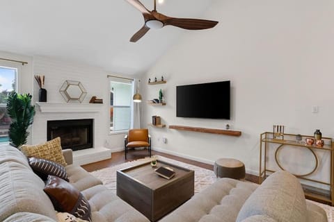 High End Design Home with Pool & Hot Tub Gameroom House in Round Rock