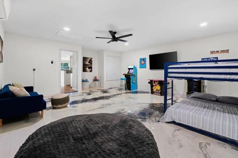 High End Design Home with Pool & Hot Tub Gameroom House in Round Rock