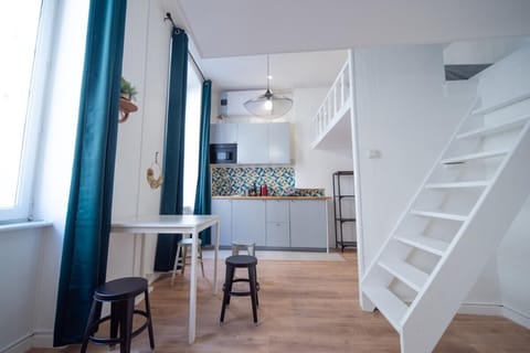 Charpennes Apartment for 4 people near the metro Apartment in Villeurbanne