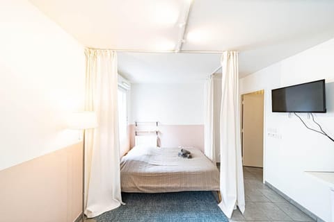 Le petit Montel- studio avec garage-métro Valmy Apartment in Lyon