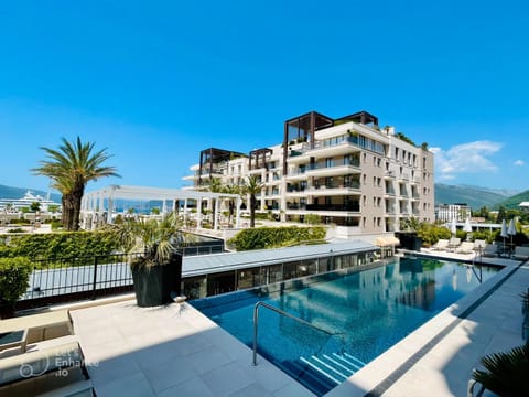 Property building, Balcony/Terrace, Swimming pool