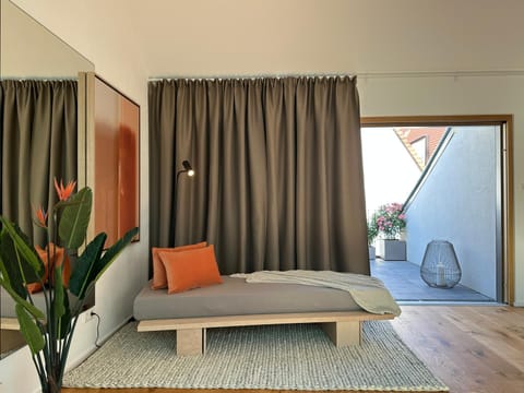 Bed, Living room