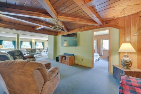 Spacious Winter Retreat with River Access and Kayaks! House in Wisconsin
