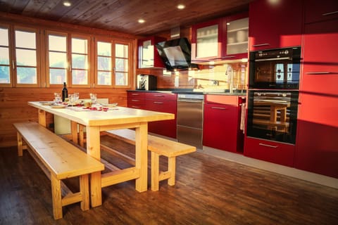 Kitchen or kitchenette, Decorative detail, Dining area