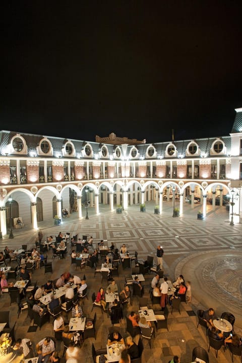 Restaurant/places to eat, Facade/entrance