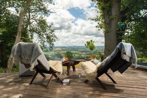 Natural landscape, Hot Tub, View (from property/room), Seating area, Dining area, Mountain view