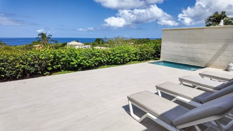 Balcony/Terrace, Sea view, Swimming pool, sunbed