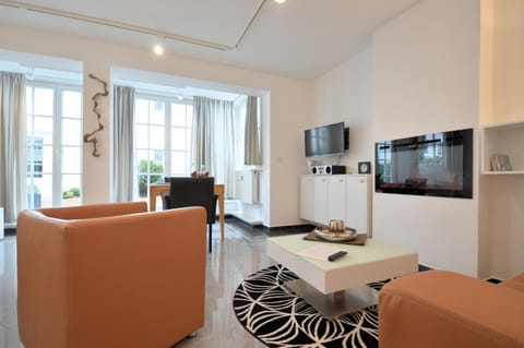 Living room, Seating area, Dining area