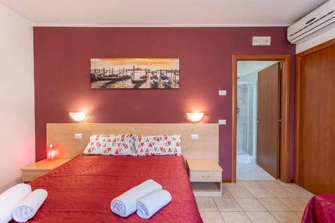 Bed, Bedroom, Breakfast, air conditioner