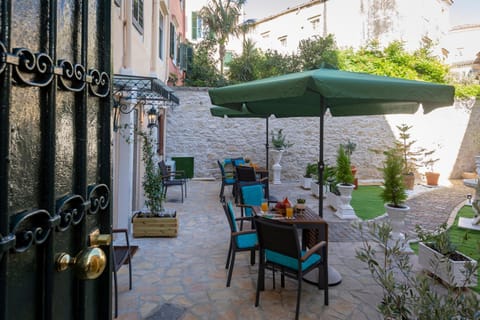 Property building, Patio, Garden
