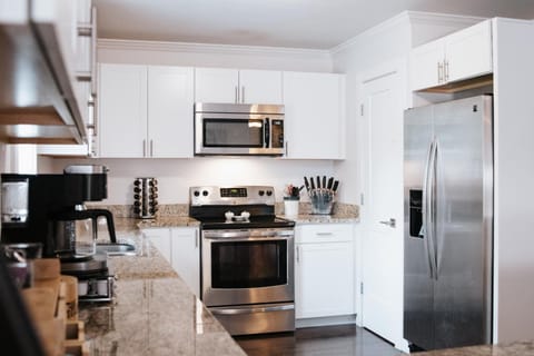 Kitchen or kitchenette, dishwasher, minibar, pet friendly, stove, toaster