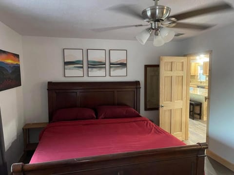 OVERLOOK LODGE House in Watauga