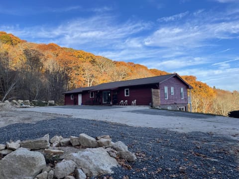 OVERLOOK LODGE House in Watauga