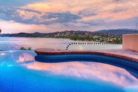 Pool view, Sea view