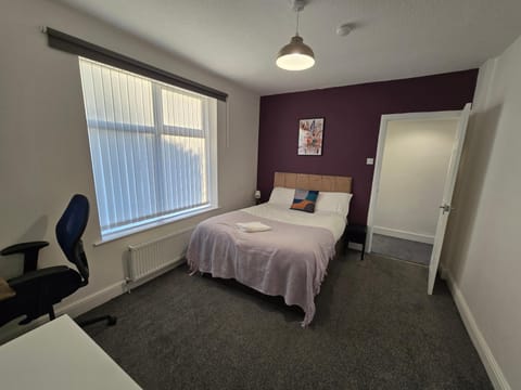 Bed, Photo of the whole room, Bedroom, heating, internet, towels
