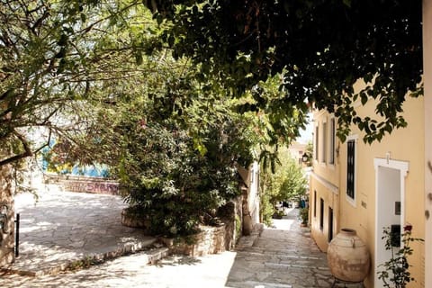 Neighbourhood, Street view